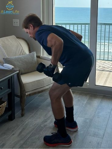 2-arm Dumbbell Kickbacks
